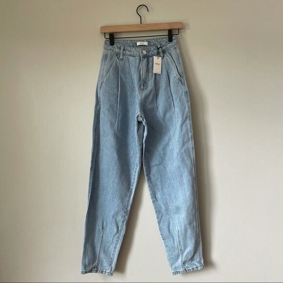 Forever 21 Pleated Light Wash Straight Leg Jeans - Picture 4 of 9